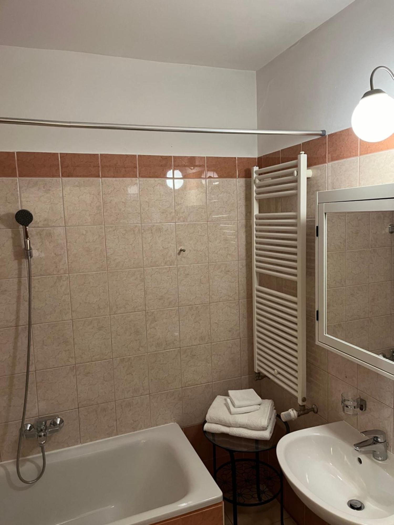 City Center Apartments With Optional Garage บูดาเปสต์ ภายนอก รูปภาพ